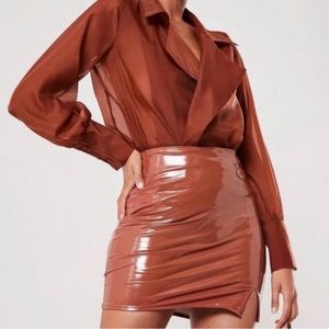 Mocha vinyl mini skirt with slit